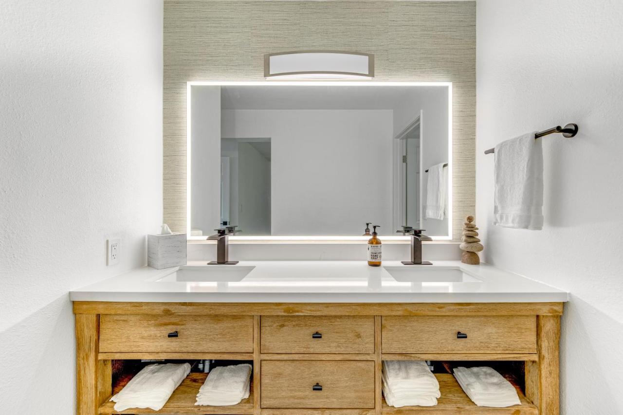 Newly Renovated Condo With Sup Paddle Boards And Golf Clubs Included Kailua-Kona Dış mekan fotoğraf